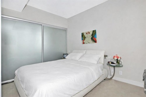 416-222 Riverfront Avenue Sw, Calgary, AB - Indoor Photo Showing Bedroom