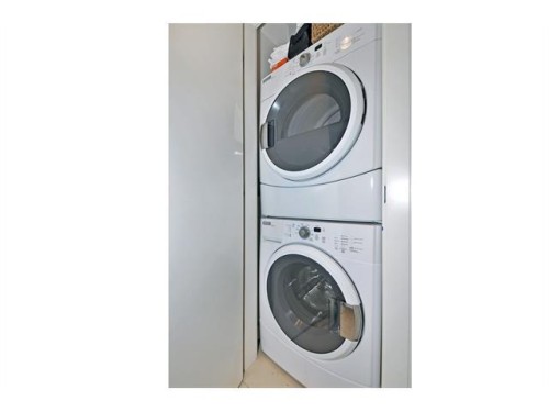 416-222 Riverfront Avenue Sw, Calgary, AB - Indoor Photo Showing Laundry Room