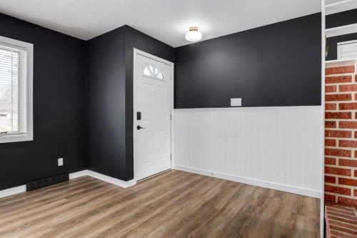 651 84 Avenue Sw, Calgary, AB - Indoor Photo Showing Other Room