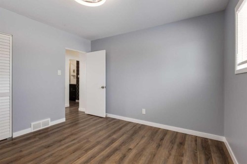 651 84 Avenue Sw, Calgary, AB - Indoor Photo Showing Other Room