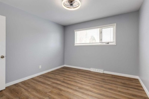 651 84 Avenue Sw, Calgary, AB - Indoor Photo Showing Other Room