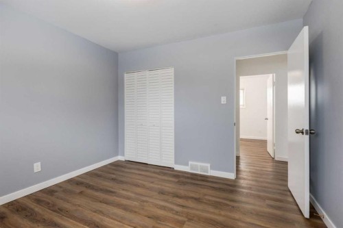 651 84 Avenue Sw, Calgary, AB - Indoor Photo Showing Other Room