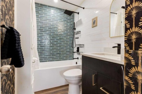 651 84 Avenue Sw, Calgary, AB - Indoor Photo Showing Bathroom