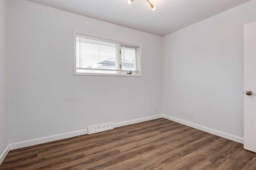 651 84 Avenue Sw, Calgary, AB - Indoor Photo Showing Other Room