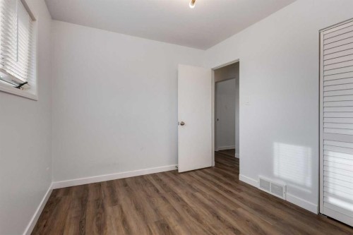 651 84 Avenue Sw, Calgary, AB - Indoor Photo Showing Other Room