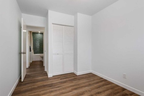 651 84 Avenue Sw, Calgary, AB - Indoor Photo Showing Other Room