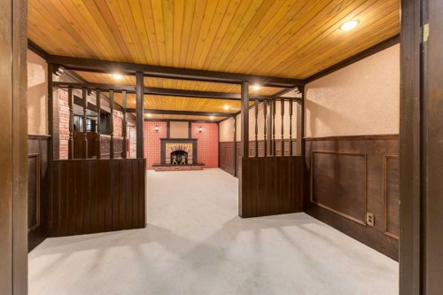 651 84 Avenue Sw, Calgary, AB - Indoor Photo Showing Other Room