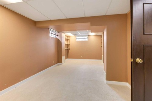 651 84 Avenue Sw, Calgary, AB - Indoor