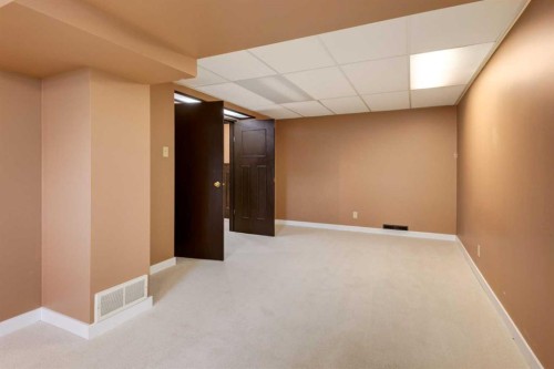 651 84 Avenue Sw, Calgary, AB - Indoor