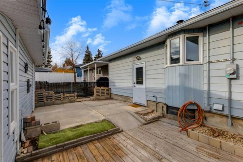 651 84 Avenue Sw, Calgary, AB - Outdoor With Exterior
