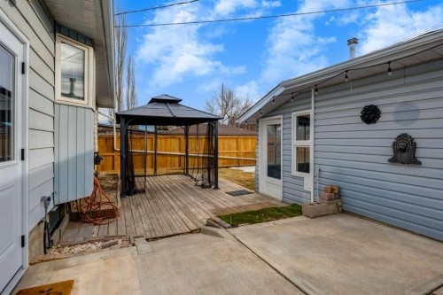 651 84 Avenue Sw, Calgary, AB - Outdoor With Exterior