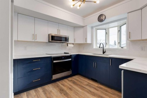 651 84 Avenue Sw, Calgary, AB - Indoor Photo Showing Kitchen With Upgraded Kitchen