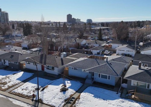651 84 Avenue Sw, Calgary, AB - Outdoor