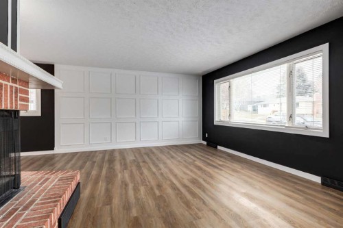 651 84 Avenue Sw, Calgary, AB - Indoor Photo Showing Other Room