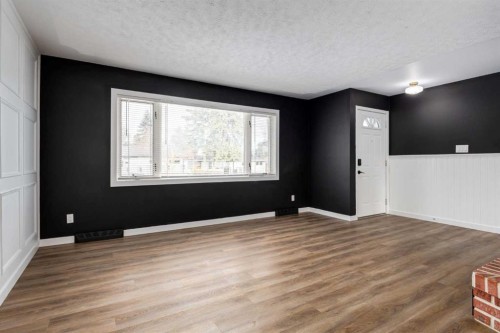 651 84 Avenue Sw, Calgary, AB - Indoor Photo Showing Other Room