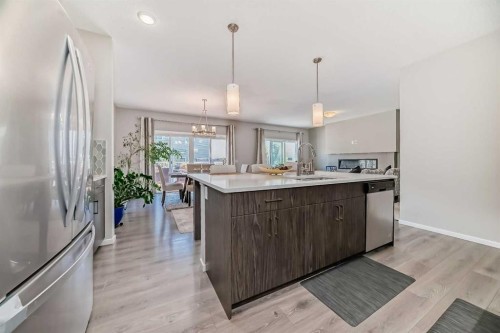 17 Walgrove Manor Se, Calgary, AB - Indoor Photo Showing Kitchen With Upgraded Kitchen