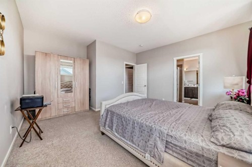 17 Walgrove Manor Se, Calgary, AB - Indoor Photo Showing Bedroom