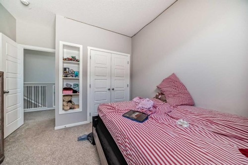 17 Walgrove Manor Se, Calgary, AB - Indoor Photo Showing Bedroom