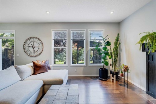 113 Copperpond Bay Se, Calgary, AB - Indoor Photo Showing Living Room