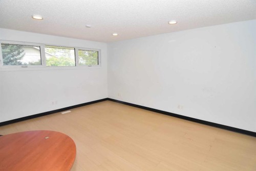 309 Main Street Nw, Airdrie, AB 