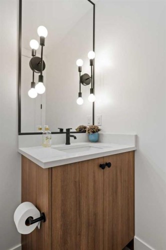 318 28 Avenue Ne, Calgary, AB - Indoor