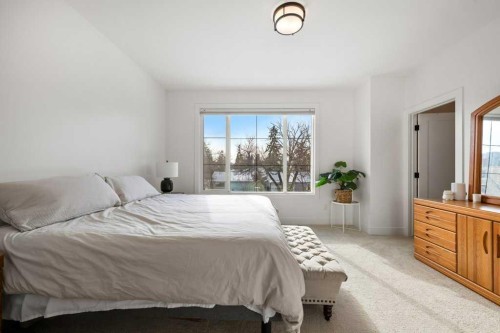 318 28 Avenue Ne, Calgary, AB - Indoor Photo Showing Bedroom