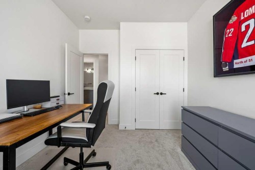 318 28 Avenue Ne, Calgary, AB - Indoor Photo Showing Office