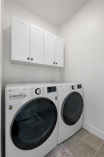 318 28 Avenue Ne, Calgary, AB - Indoor Photo Showing Laundry Room