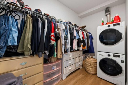 318 28 Avenue Ne, Calgary, AB - Indoor Photo Showing Laundry Room