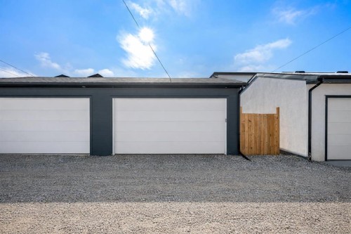 318 28 Avenue Ne, Calgary, AB - Outdoor With Exterior