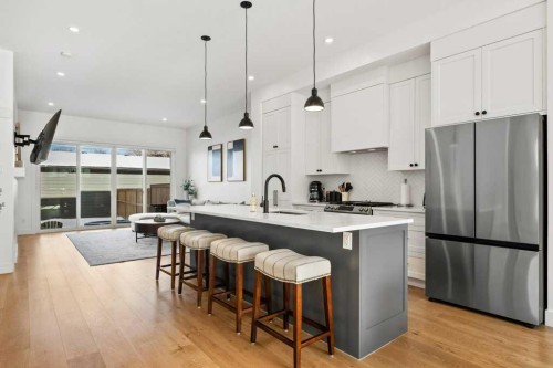 318 28 Avenue Ne, Calgary, AB - Indoor Photo Showing Kitchen With Stainless Steel Kitchen With Upgraded Kitchen