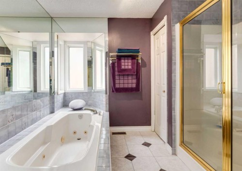 164 Hawksbrow Drive Nw, Calgary, AB - Indoor Photo Showing Bathroom