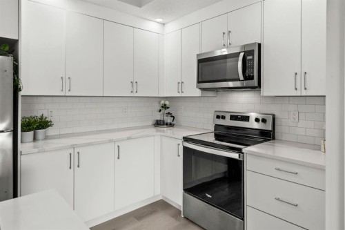 64-351 Monteith Drive Se, High River, AB - Indoor Photo Showing Kitchen With Upgraded Kitchen