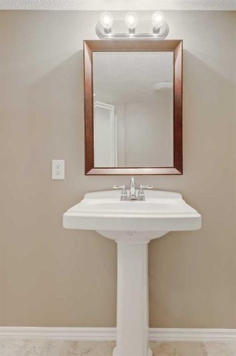 161 Eversyde Common Sw, Calgary, AB - Indoor Photo Showing Bathroom