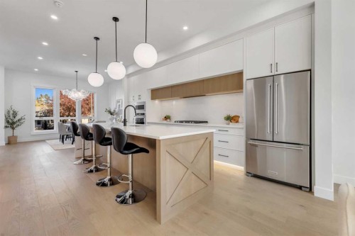 936 40 Street Sw, Calgary, AB - Indoor Photo Showing Kitchen With Upgraded Kitchen