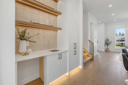 936 40 Street Sw, Calgary, AB - Indoor Photo Showing Other Room