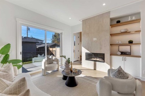936 40 Street Sw, Calgary, AB - Indoor Photo Showing Living Room With Fireplace