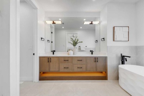 936 40 Street Sw, Calgary, AB - Indoor Photo Showing Bathroom