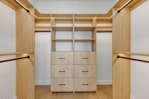 936 40 Street Sw, Calgary, AB - Indoor With Storage