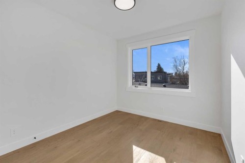 936 40 Street Sw, Calgary, AB - Indoor Photo Showing Other Room