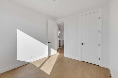 936 40 Street Sw, Calgary, AB - Indoor Photo Showing Other Room