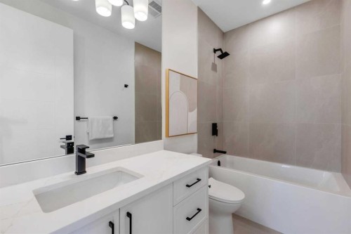 936 40 Street Sw, Calgary, AB - Indoor Photo Showing Bathroom