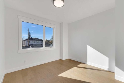 936 40 Street Sw, Calgary, AB - Indoor Photo Showing Other Room