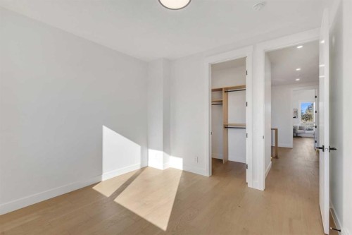 936 40 Street Sw, Calgary, AB - Indoor Photo Showing Other Room