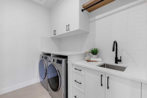 936 40 Street Sw, Calgary, AB - Indoor Photo Showing Laundry Room