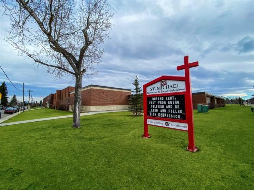 936 40 Street Sw, Calgary, AB - Outdoor