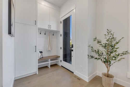 936 40 Street Sw, Calgary, AB - Indoor Photo Showing Other Room