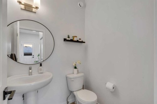7582 202 Avenue Se, Calgary, AB - Indoor Photo Showing Bathroom