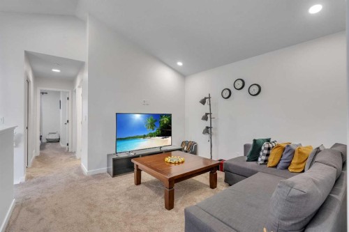 7582 202 Avenue Se, Calgary, AB - Indoor Photo Showing Living Room