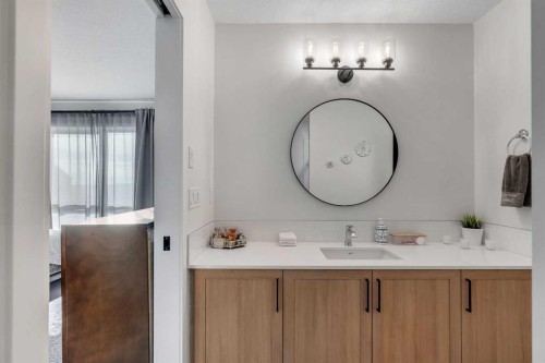 7582 202 Avenue Se, Calgary, AB - Indoor Photo Showing Bathroom